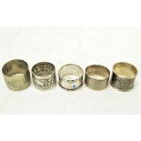 Five assorted napkin rings, comprising: a Thai niello inlaid silver coloured example,
