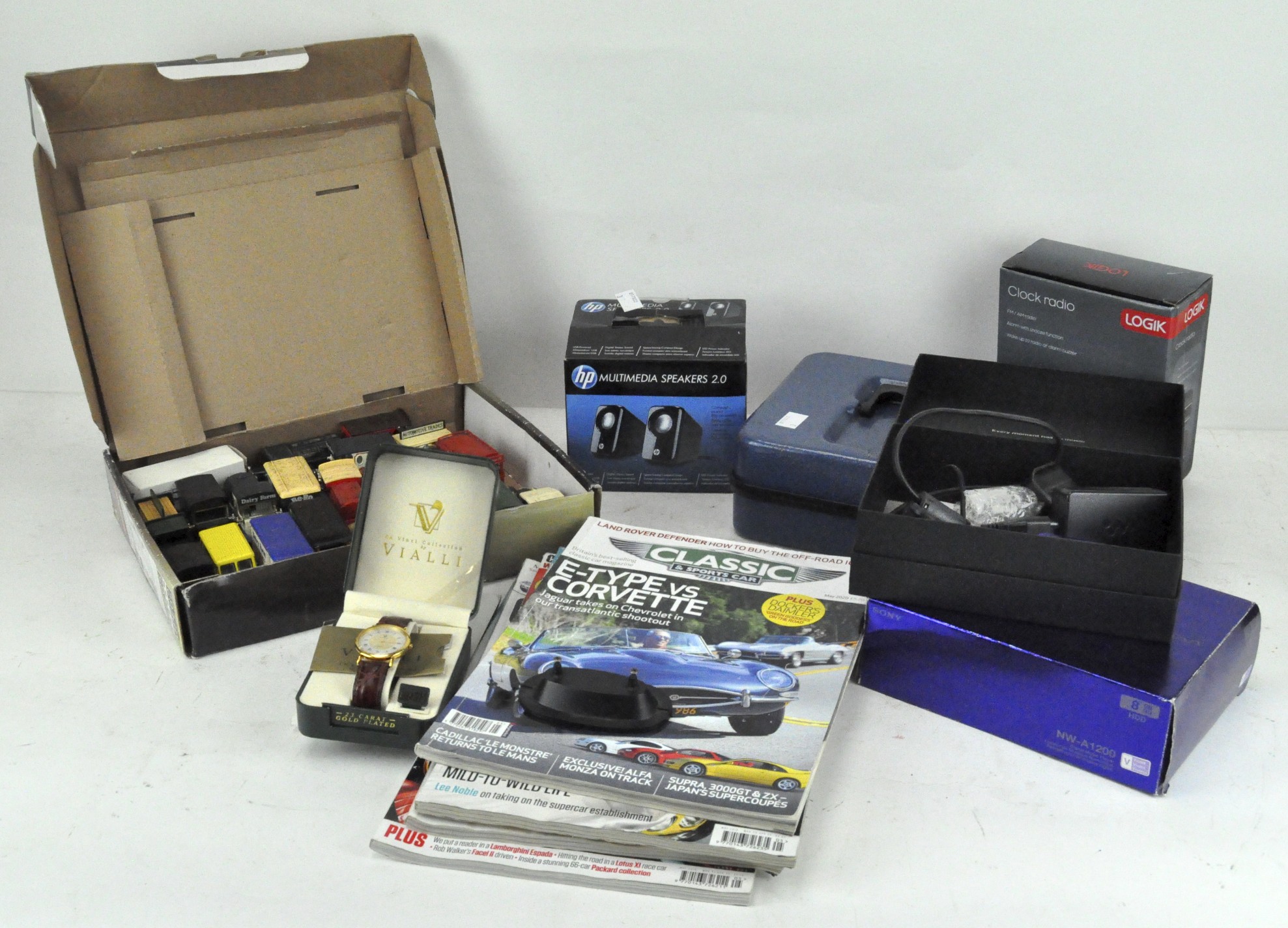 Assorted items, to include a set of HP multimedia speakers, a Sony Walkman,