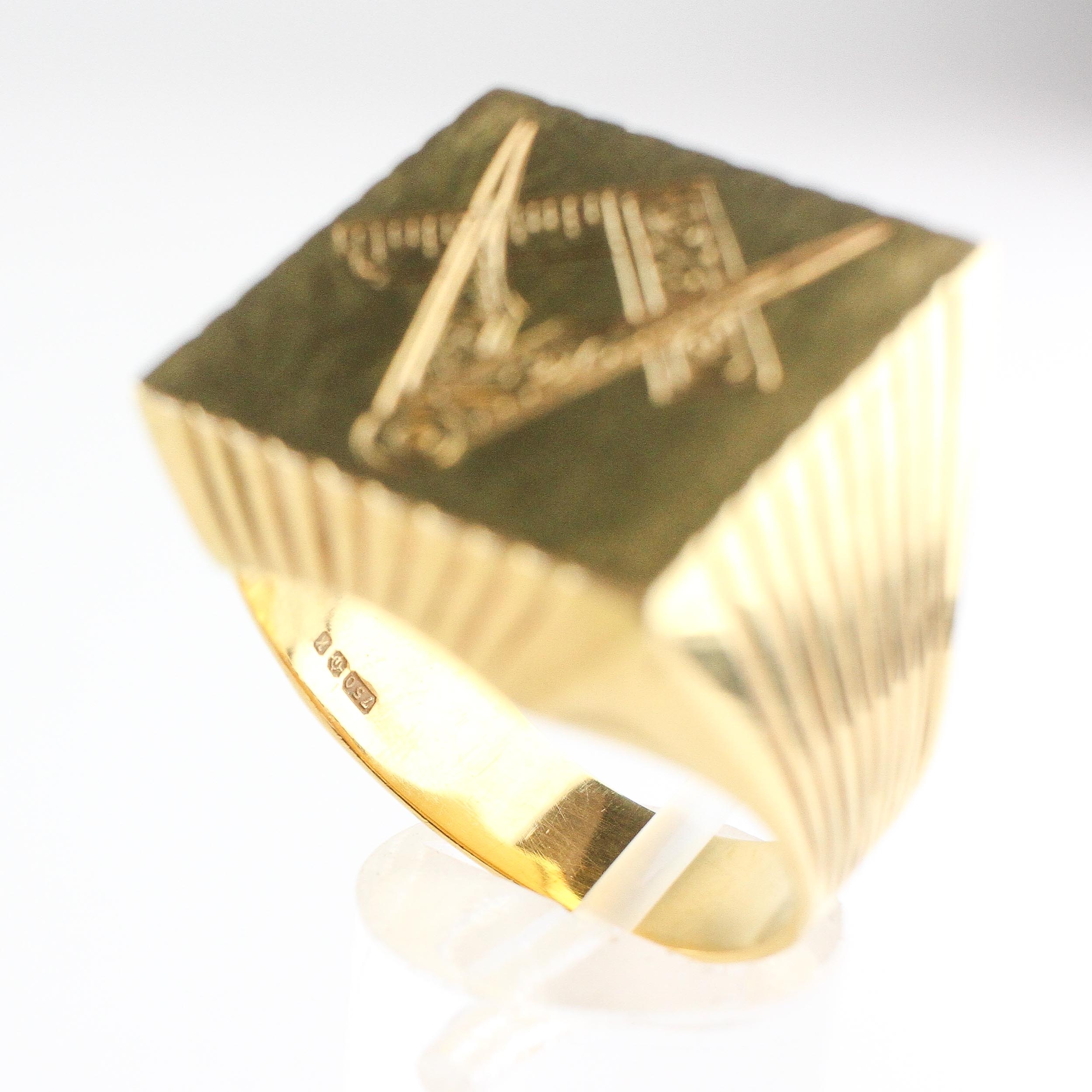 A large yellow metal square head signet ring with masonic engraving. - Image 4 of 4