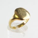A yellow metal cushion shape signet ring. Hallmarked 18ct gold, London, 1919. Size: N