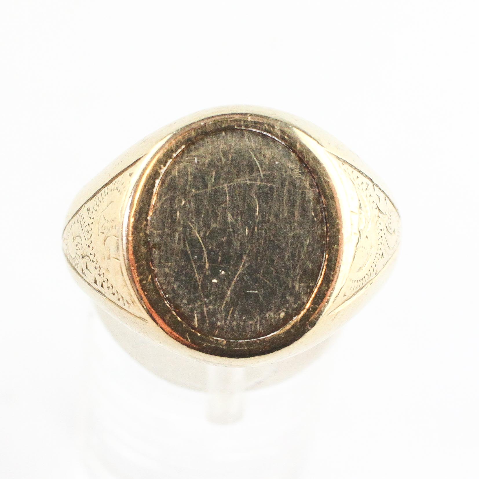 A yellow metal oval signet ring having a hinged reversible centre section - Image 3 of 5