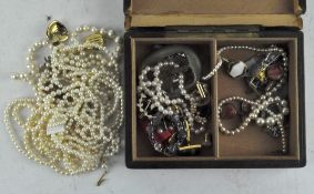 A selection of costume jewellery,
