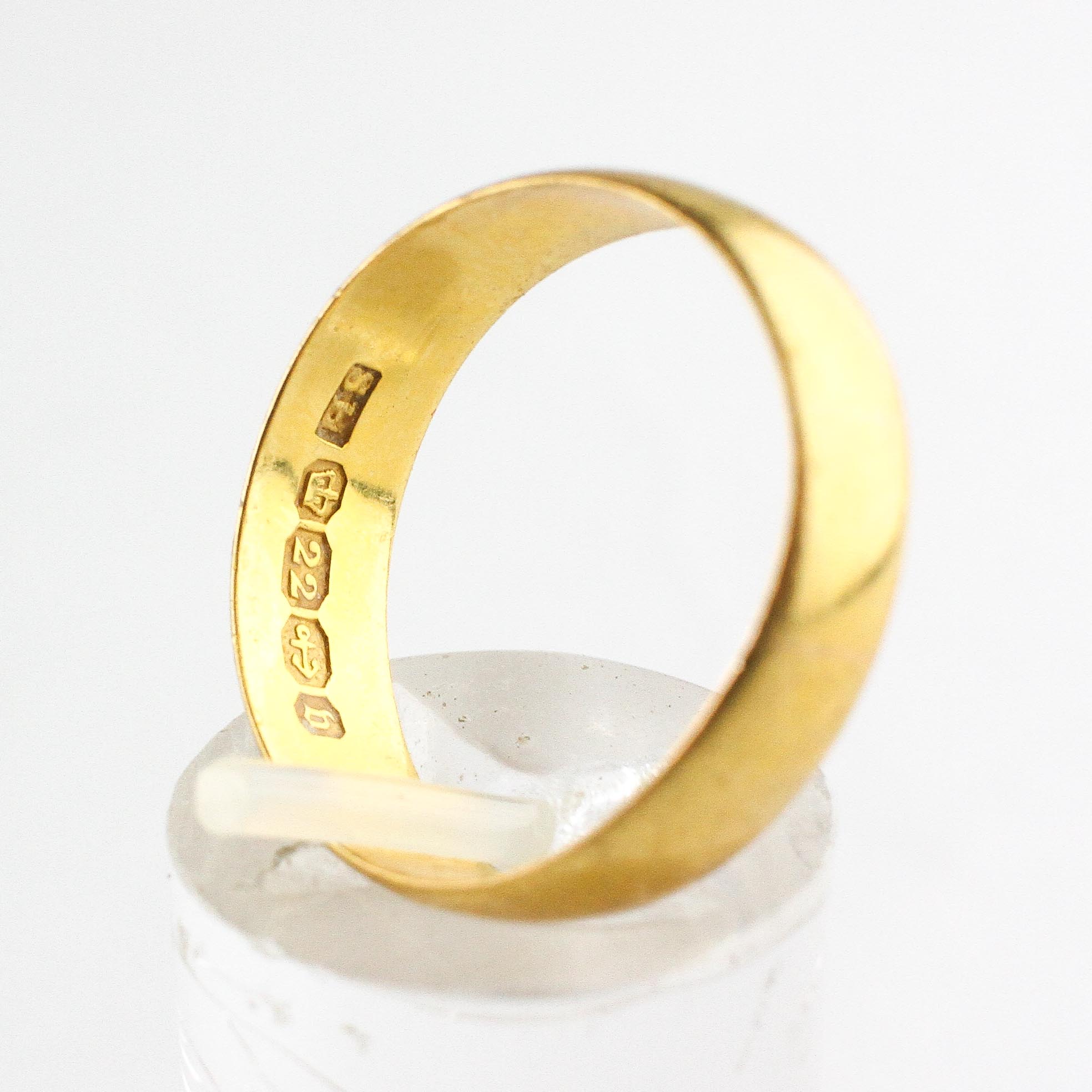 A yellow metal 6mm D shape wedding ring. Hallmarked 22ct gold, Birmingham. Size: O - Image 3 of 3