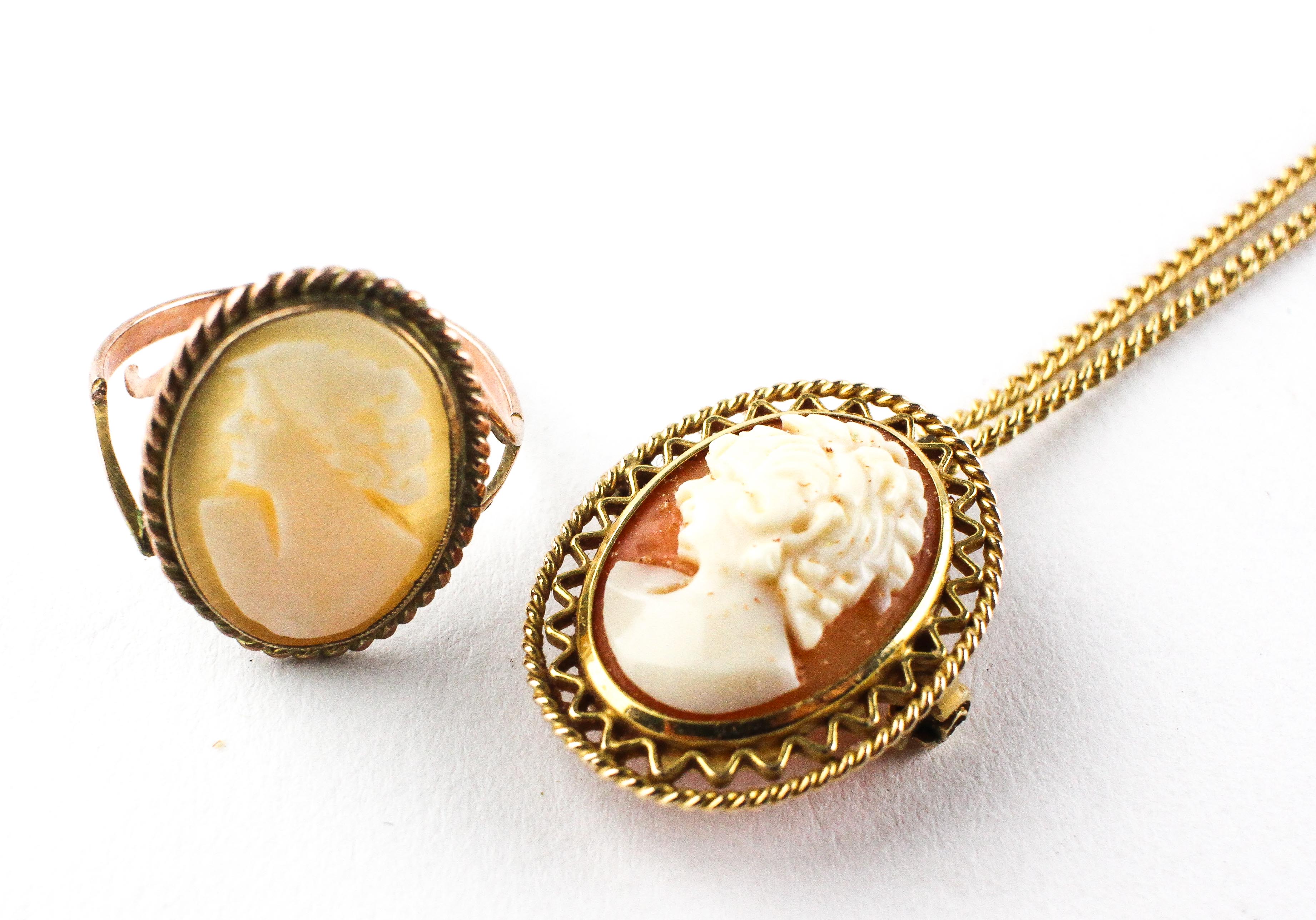 A yellow metal cameo brooch/pendant suspended from a 22 inch curb chain, - Image 2 of 3