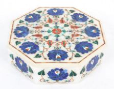 An Indian pietra dura inlaid octagonal jewellery box and cover, inlaid with lapis lazuli,