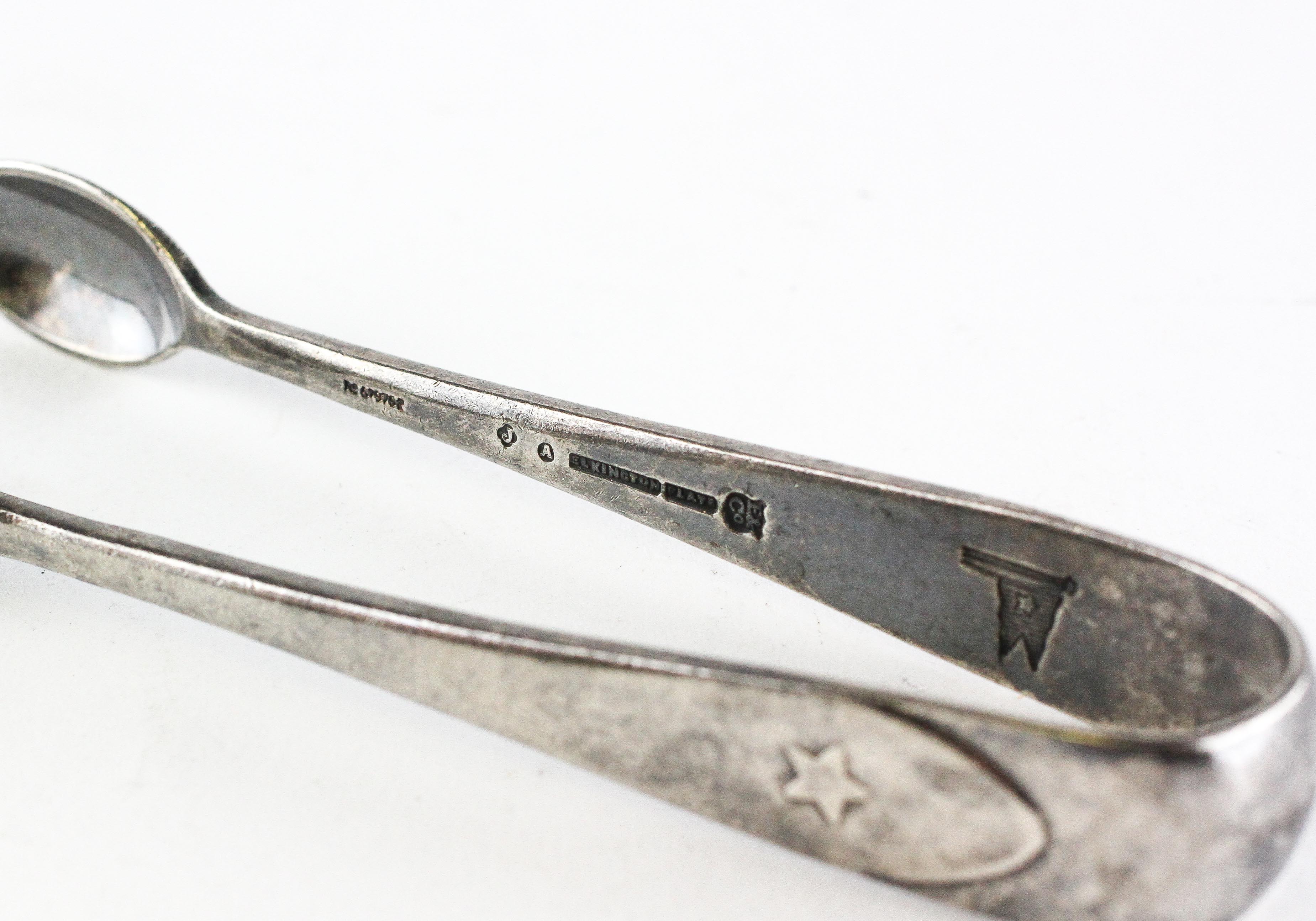 A White Star Line Elkington & Co. plated sugar tongs - Image 2 of 2