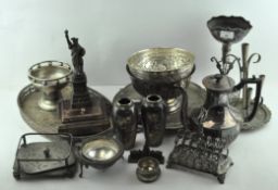 An assortment of silver plated wares, to include an ornate six slice silver toast rack,