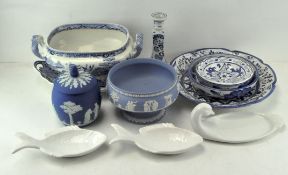 A collection of blue & white ceramics