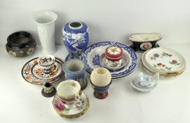 Assorted ceramics, to include two Grainger & Co Worcester blue and white plates, a vesta striker,