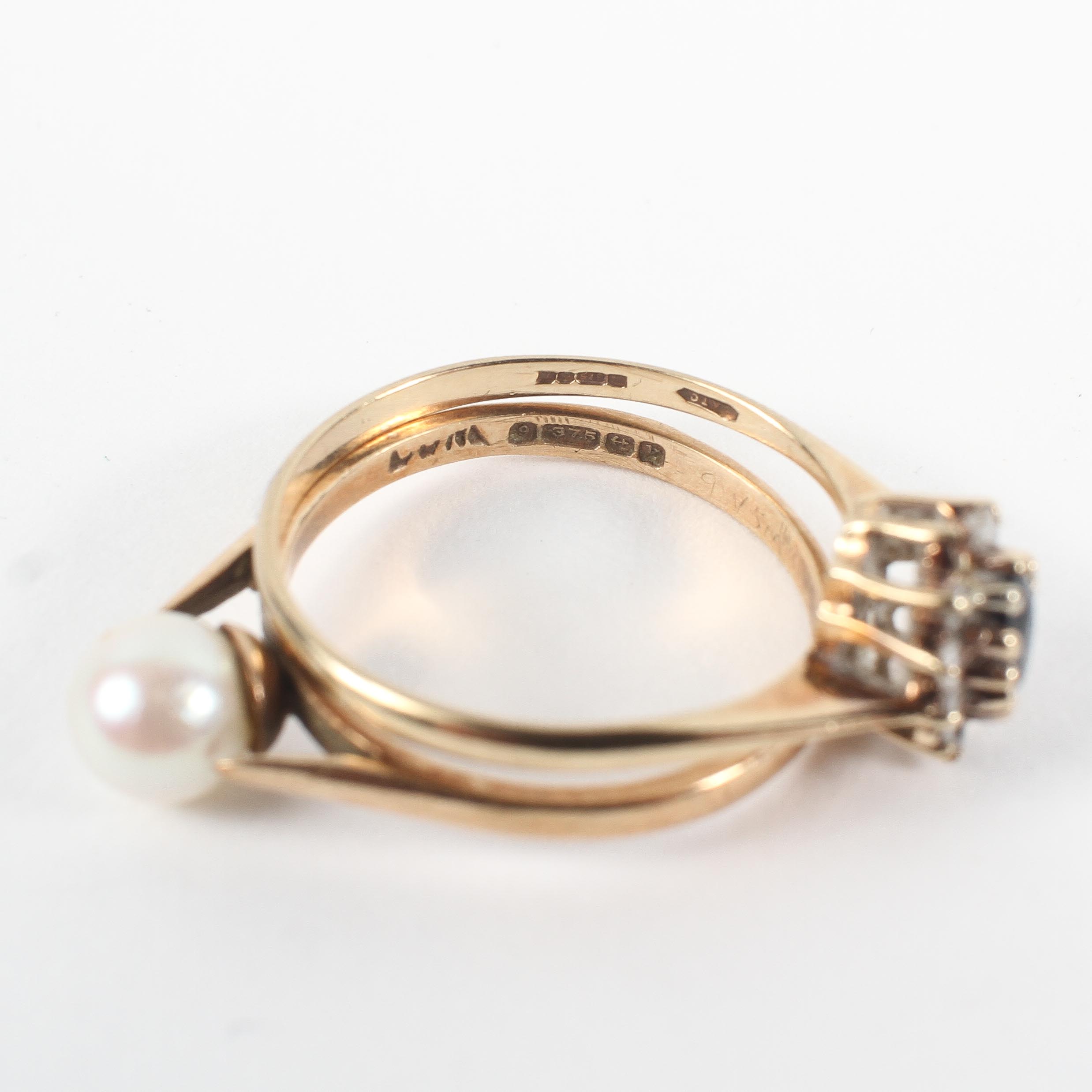 A yellow metal ring set with a cultured pearl with a yellow metal sapphire and diamond cluster ring - Image 3 of 3