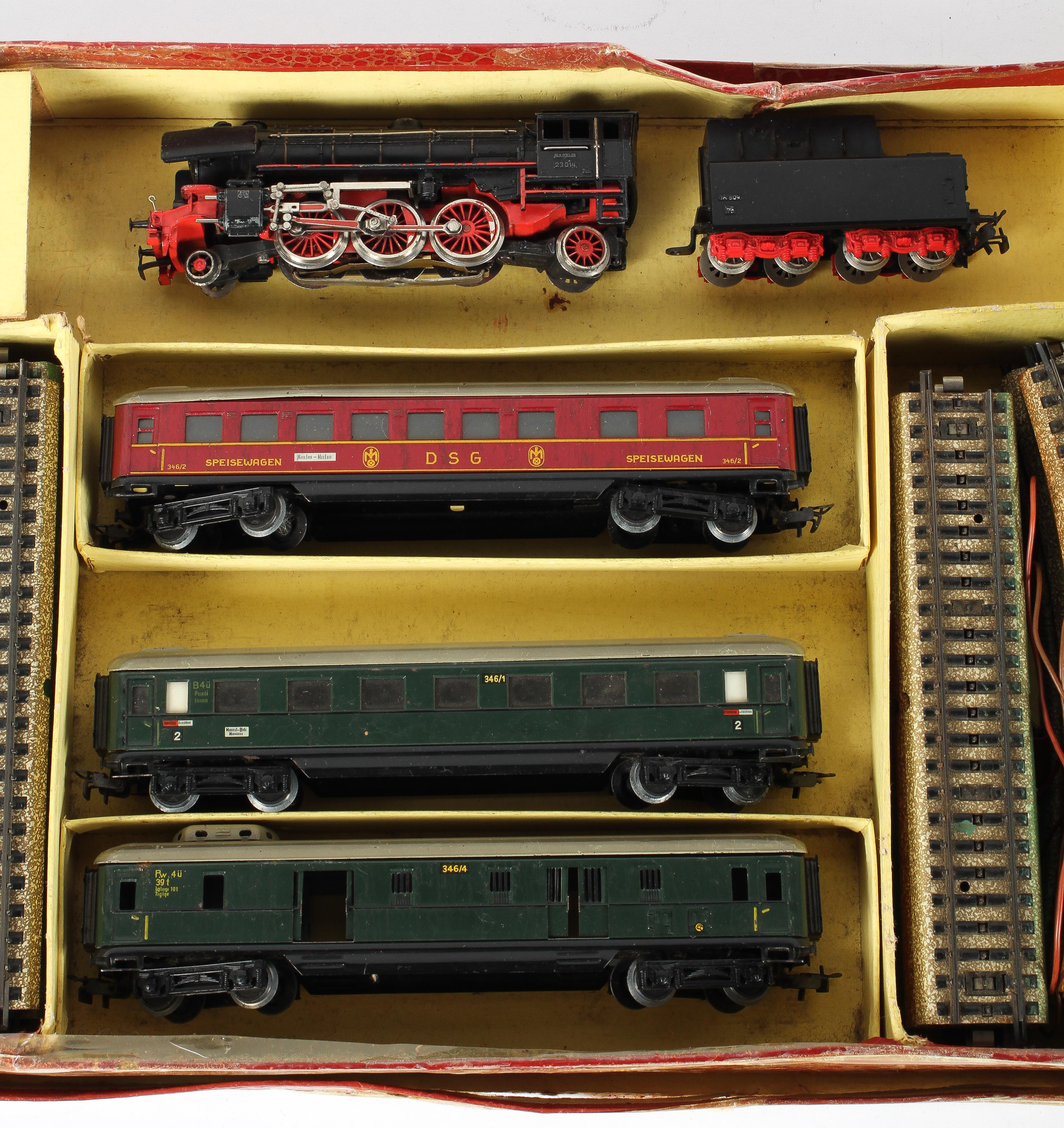 A Marklin boxed train set, H0 gauge, with locomotive 23014, Speisewagen, another coach , - Image 2 of 2