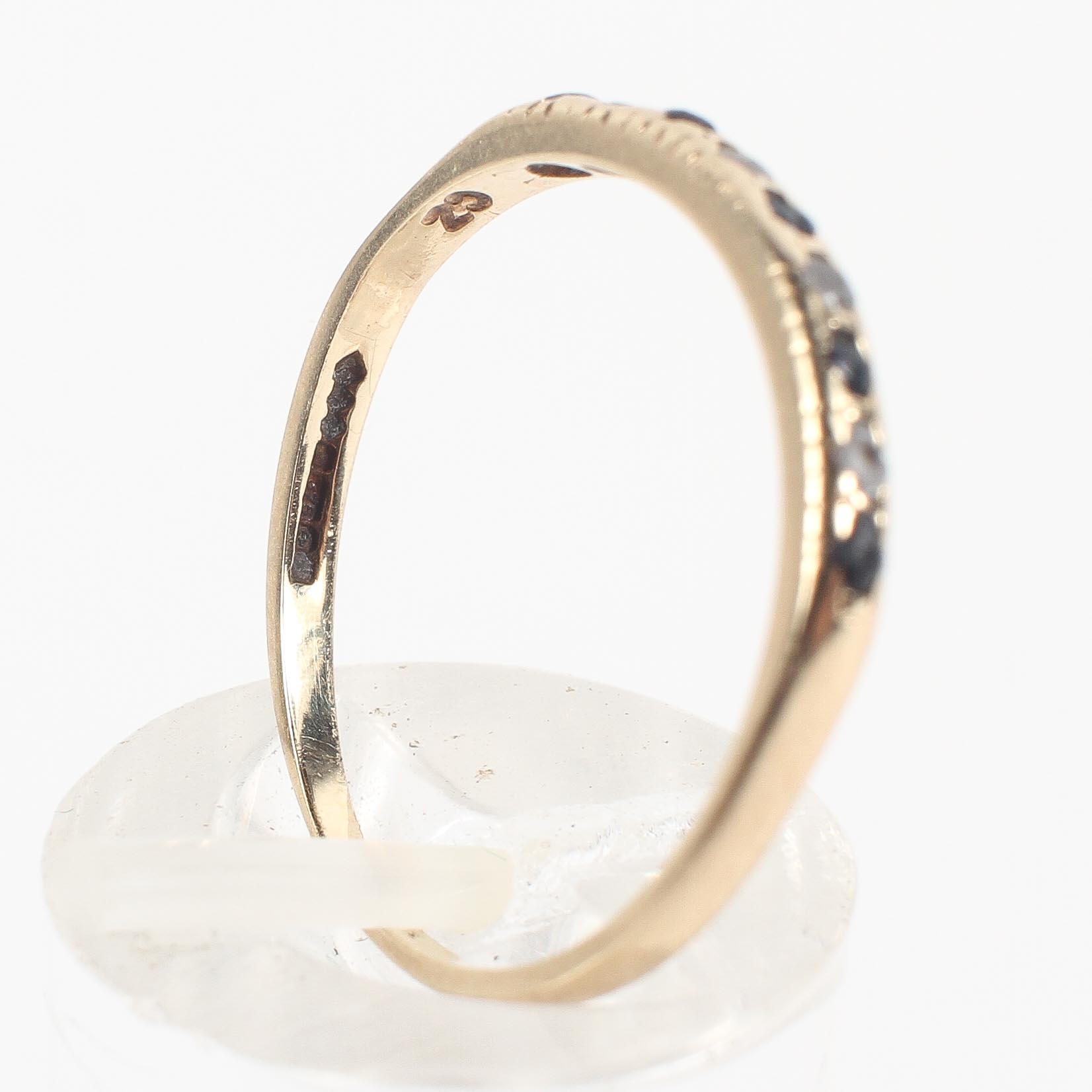 A yellow metal ring set with sapphires and cubic zirconia. Hallmarked 9ct gold, Birmingham. - Image 4 of 4