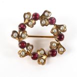 A gold plated wreath brooch set with simulated pearls and synthetic cabochons. Pin and hook. 4.