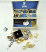 A selection of vintage costume jewellery, including brooches,