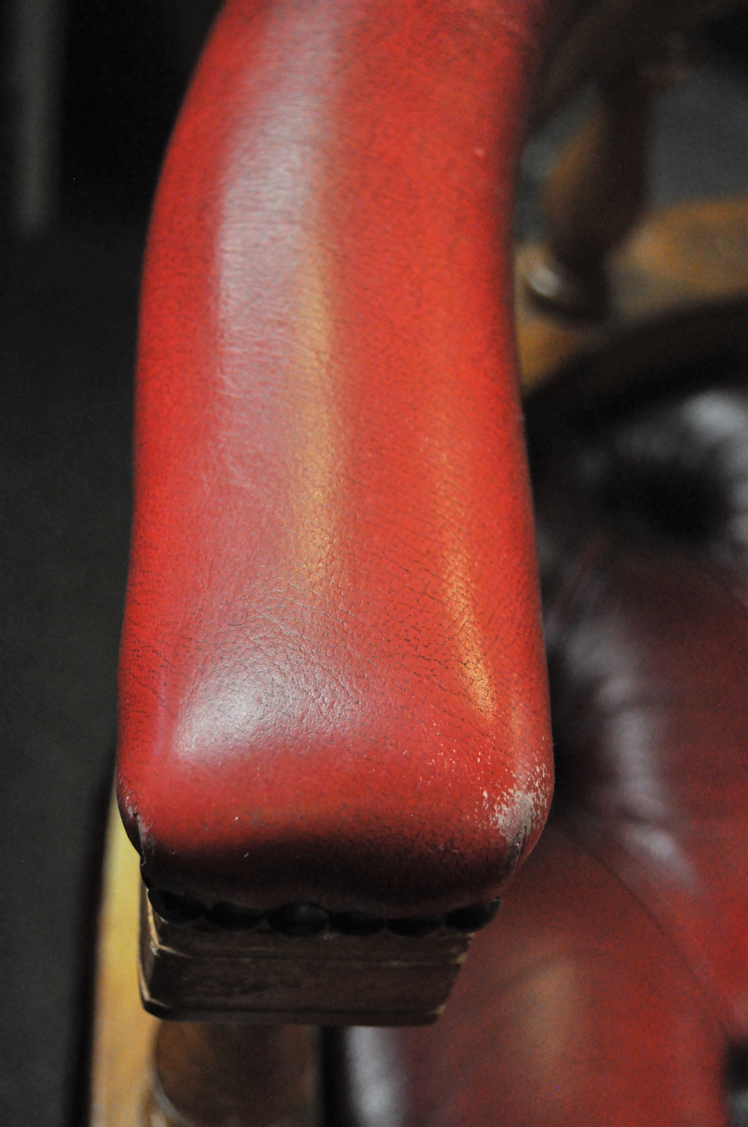 A 20th century antique style red leather Chesterfield Captain's mahogany framed swivel chair - Image 3 of 6