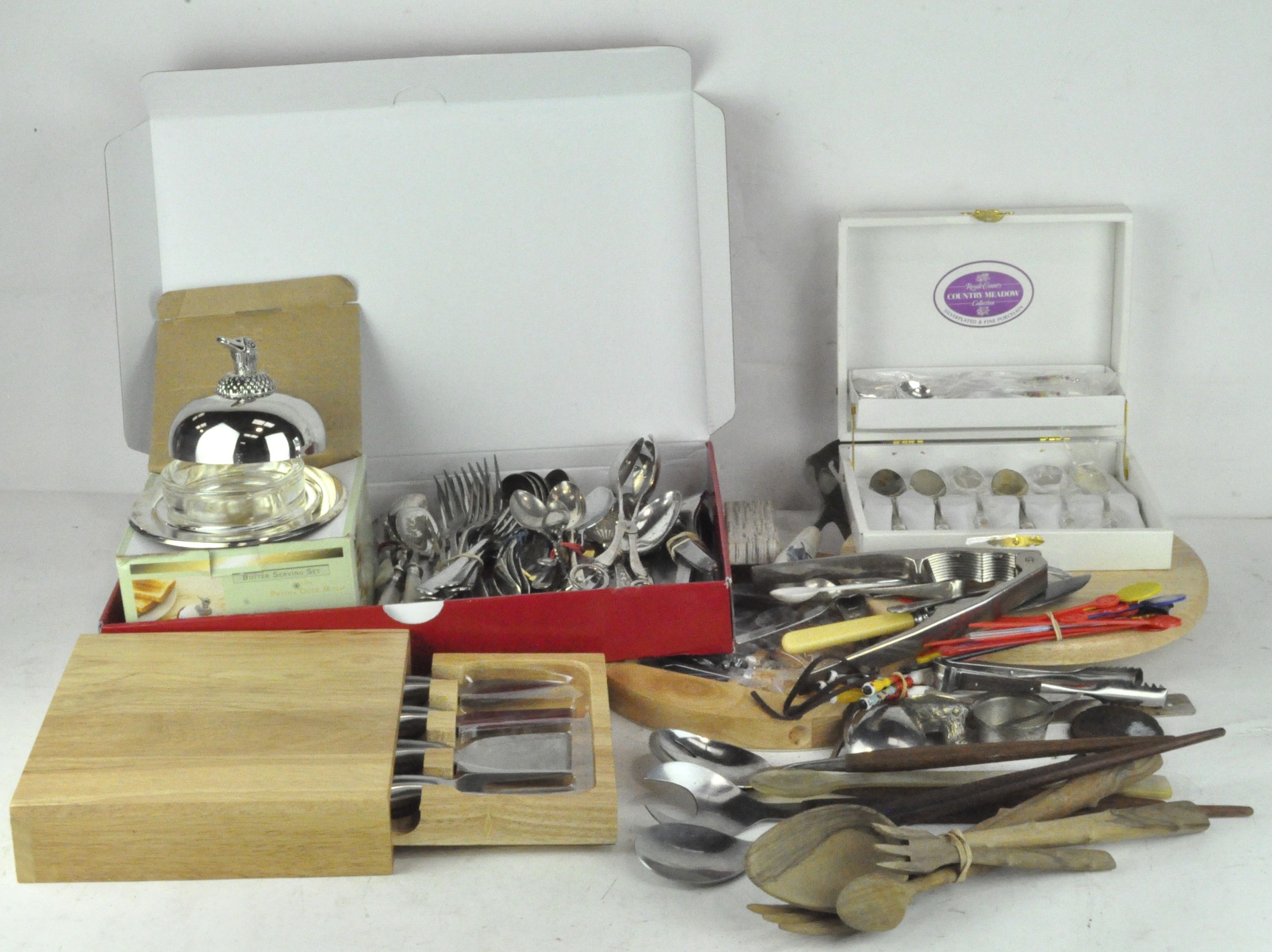Assorted silver plated cutlery, including a late 19th century mother-of-pearl mounted part set,