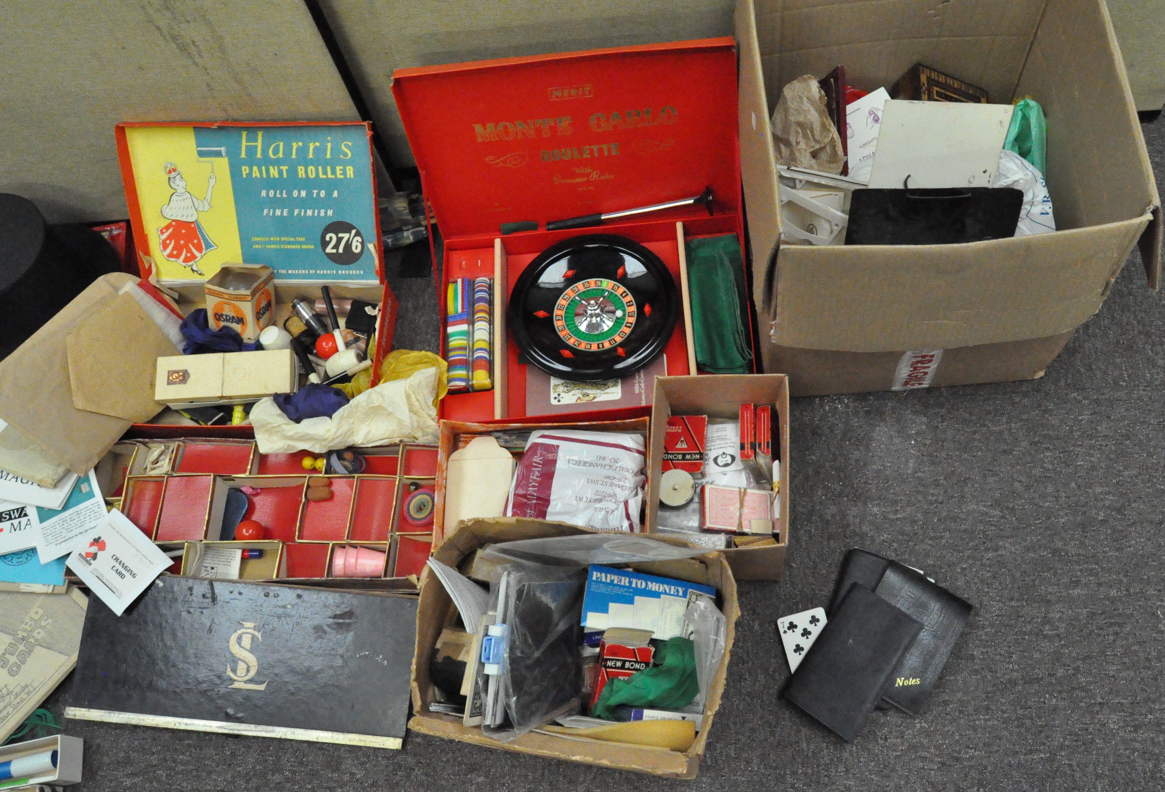 A large quantity of vintage magic tricks and accessories - Image 3 of 4