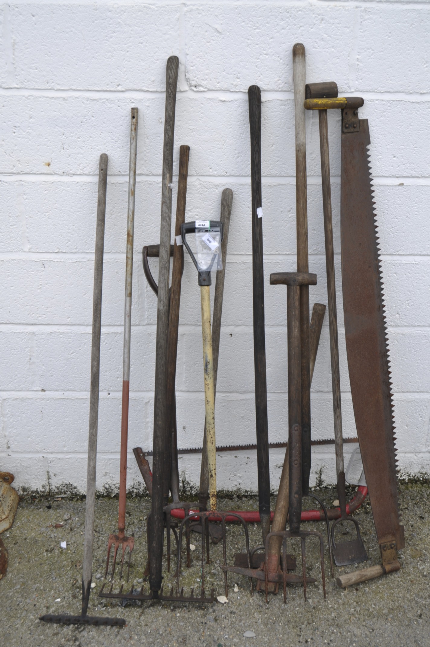 A collection of carpentry and gardening tools - Image 2 of 2