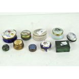 Assorted snuff and trinket boxes, including: a malachite example, three guilloche enamel examples,