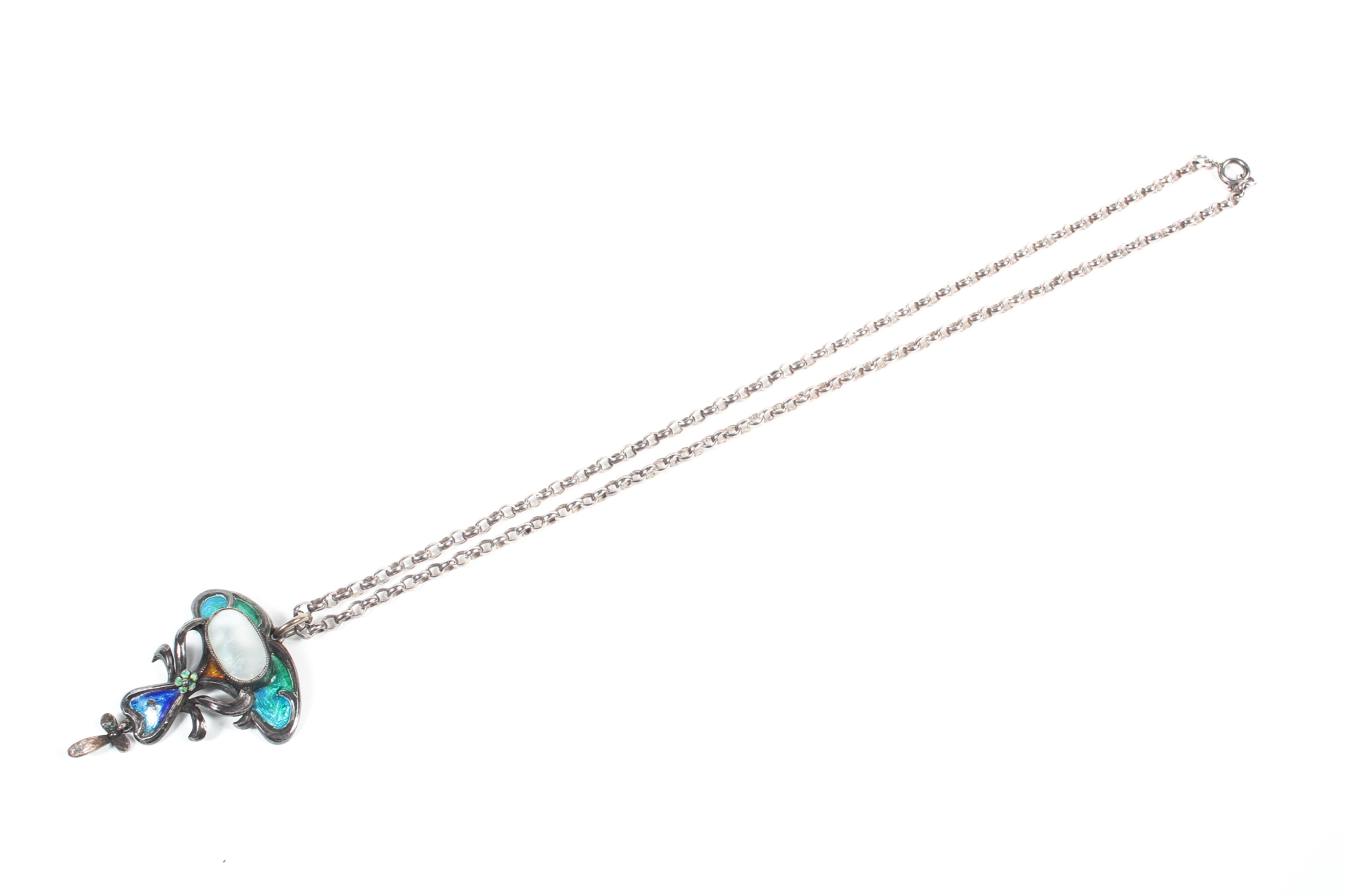 An abstract pendant with enamel finish suspended from an 18 inch belcher chain. - Image 2 of 3