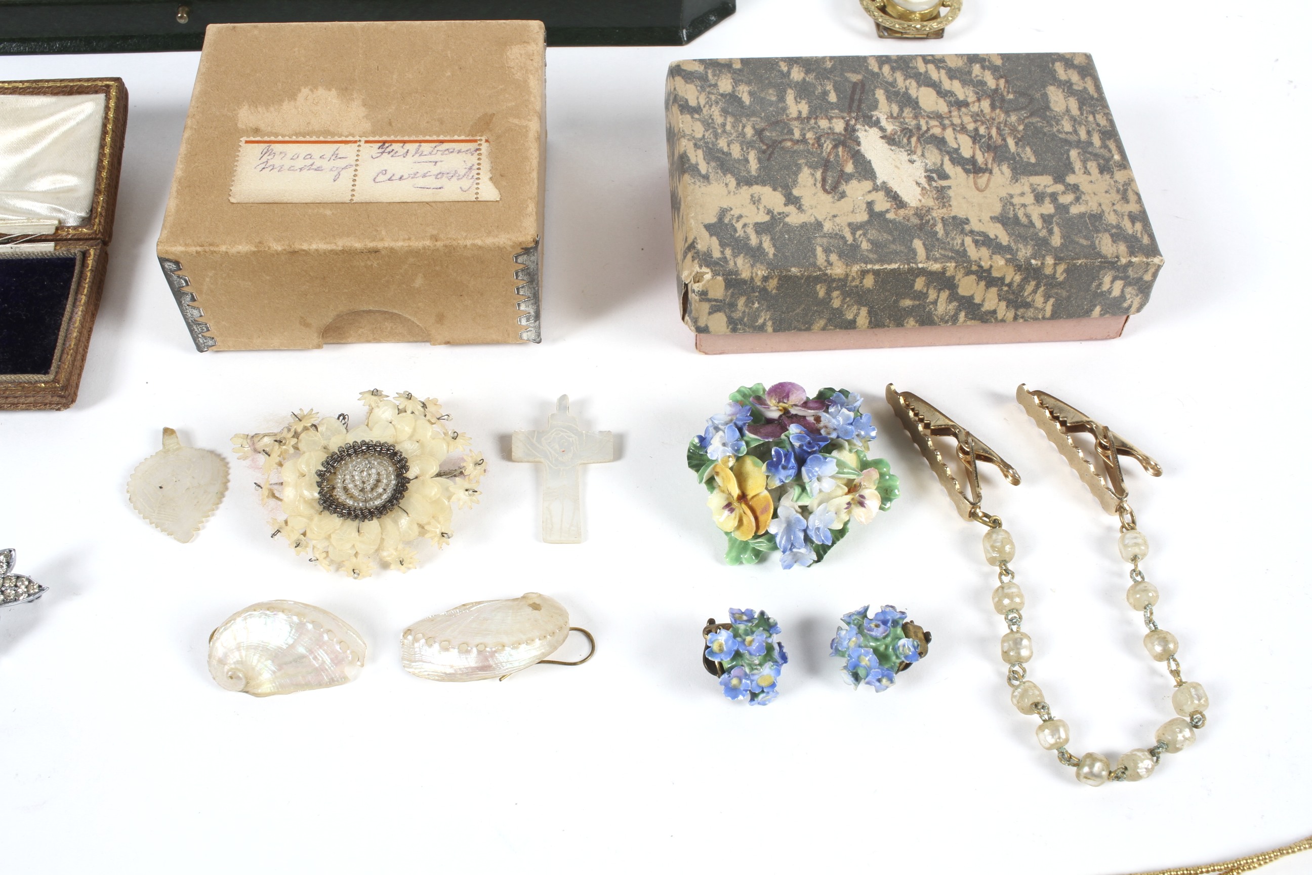 Assorted costume jewellery, - Image 4 of 6