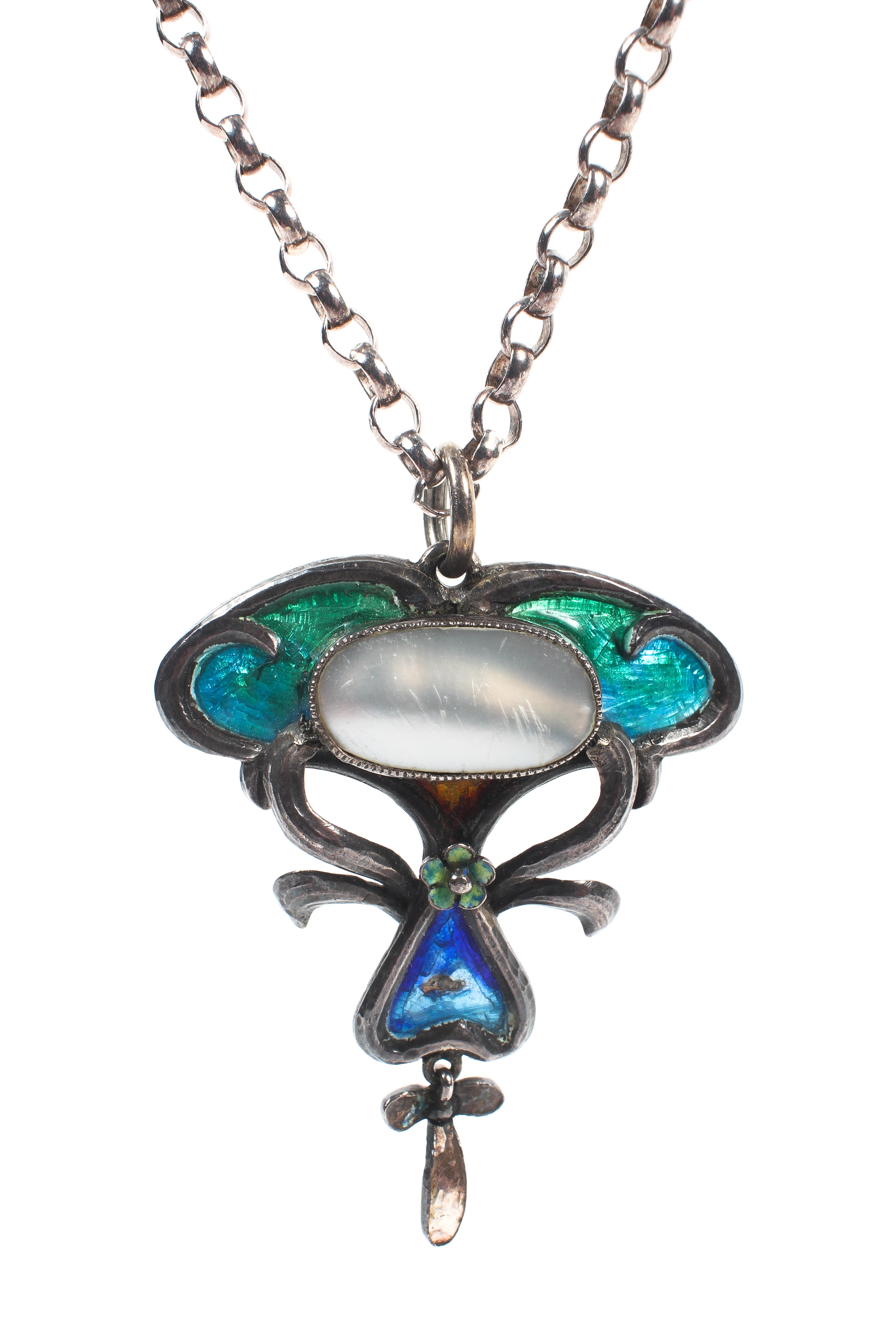 An abstract pendant with enamel finish suspended from an 18 inch belcher chain.