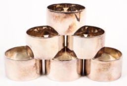 A set of six contemporary silver napkin rings hallmarked Sheffield 1977 (total weight 318g)