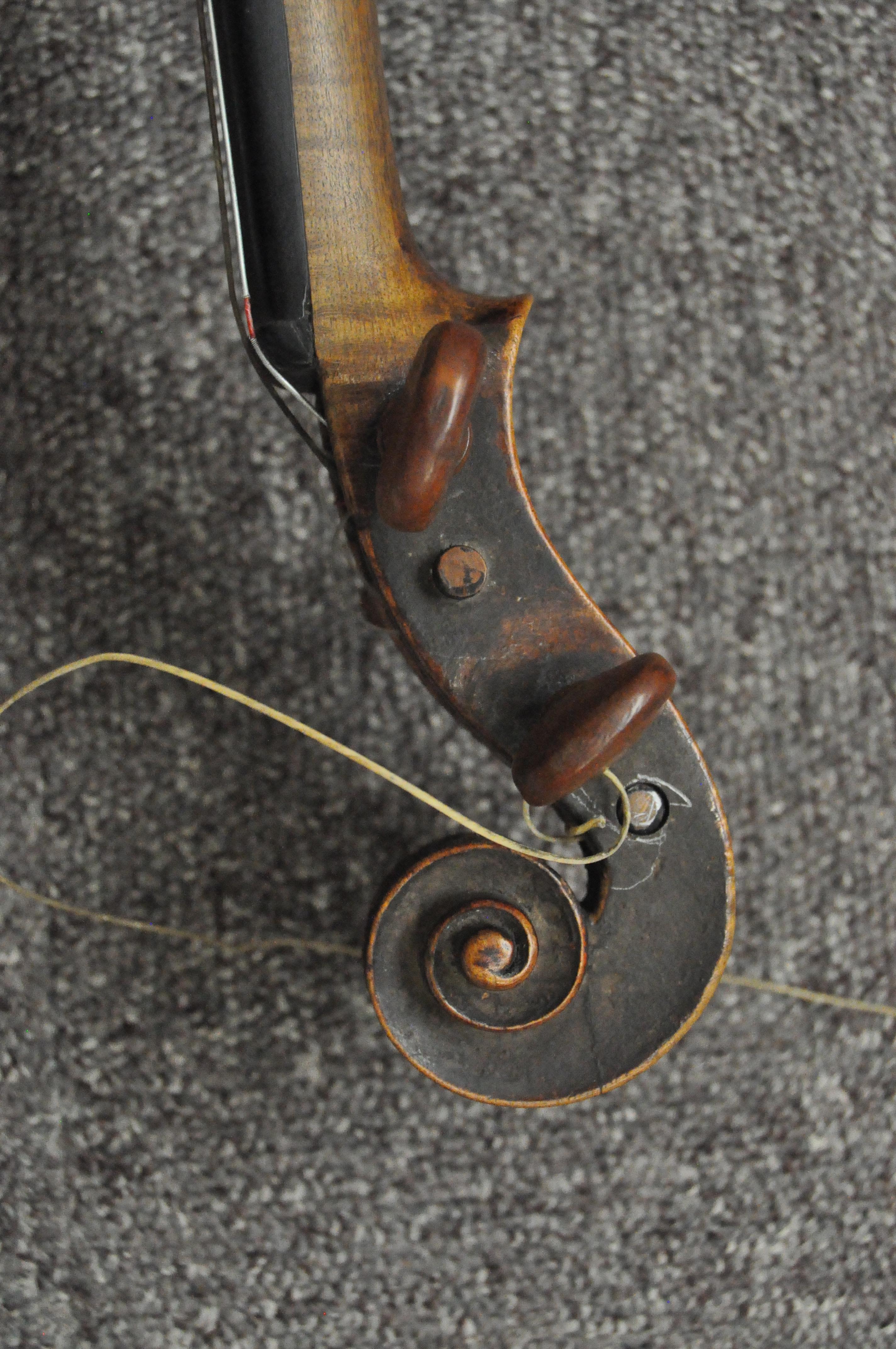 An early 20th century violin, with bow, - Image 16 of 16