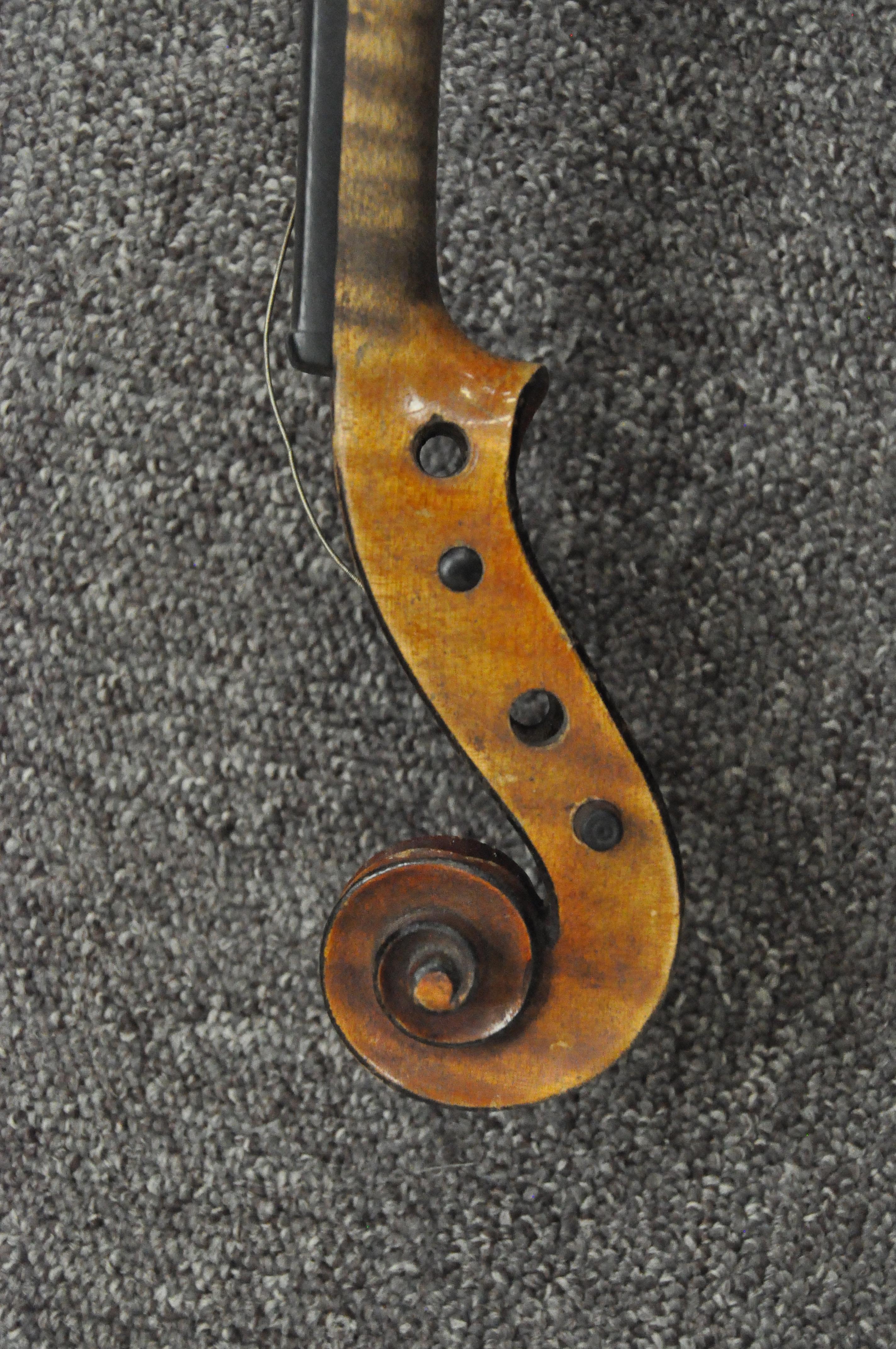 An early 20th century violin with bow, - Image 5 of 11