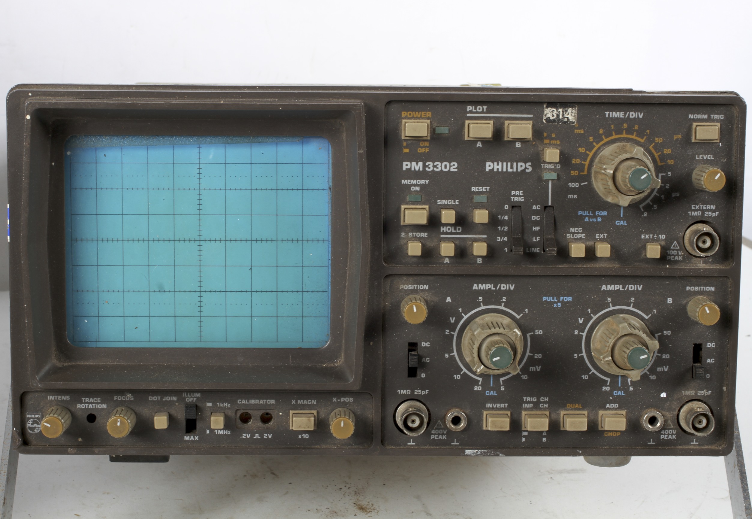 A Telequipment D61A oscilloscope, circa 27cm x 16cm x 42cm, - Image 3 of 3