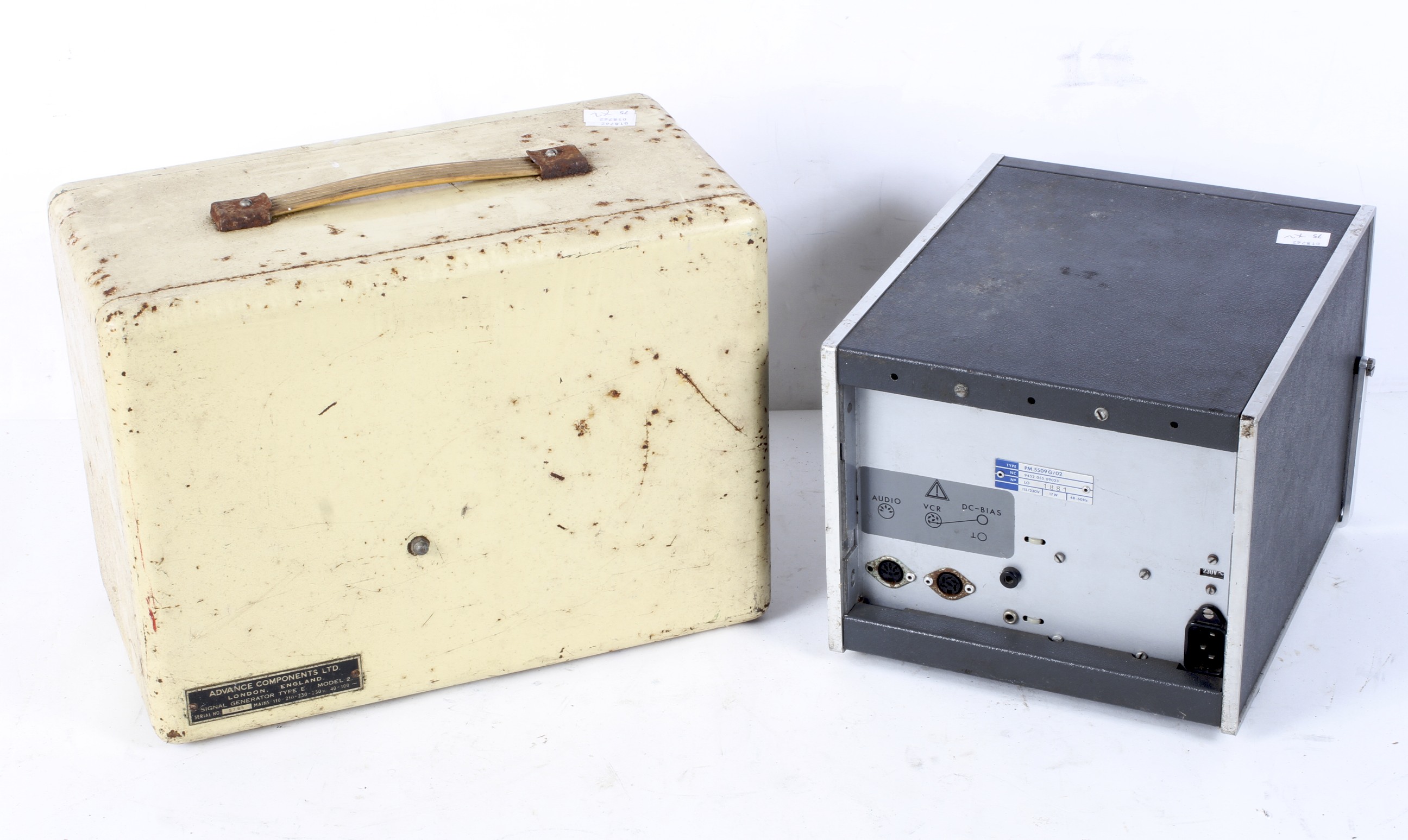 An Advance Signal Generator Type E2, portable, - Image 2 of 4