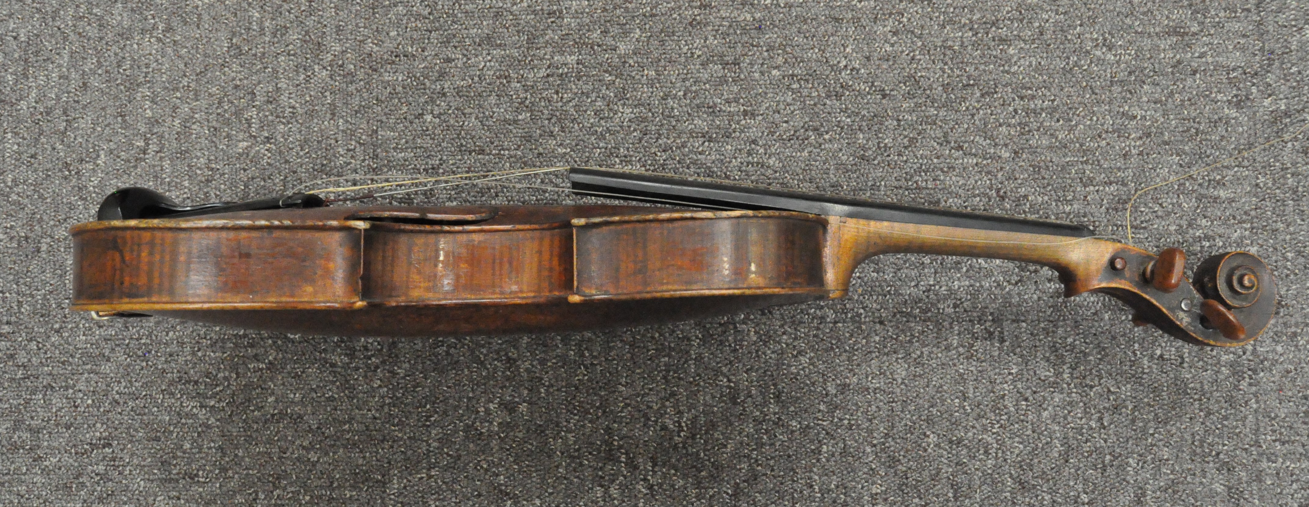 An early 20th century violin, with bow, - Image 14 of 16