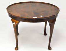 A 20th century small mahogany veneered table of circular form, on cabriole legs,