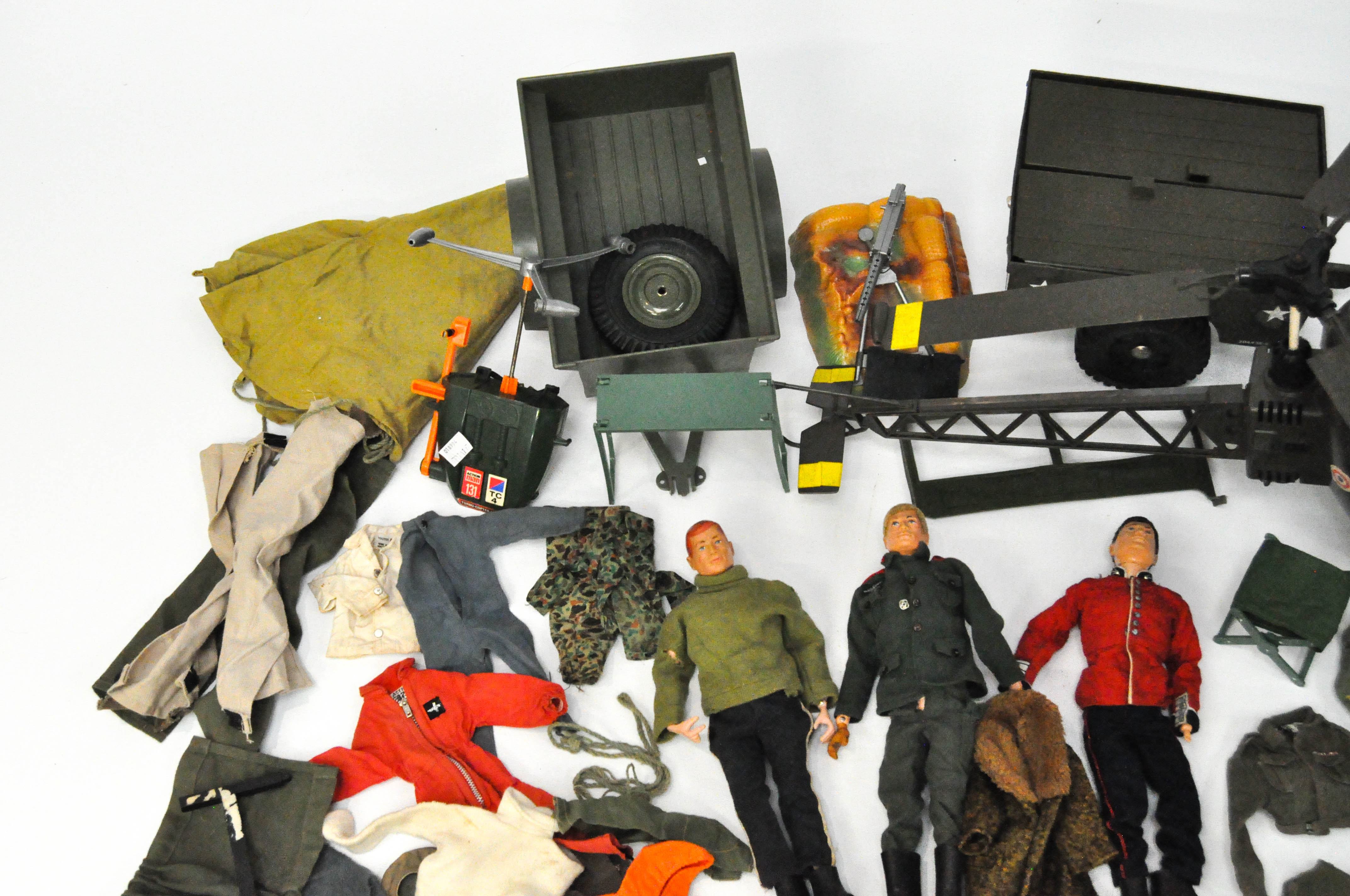 A collection of Action Man toys and accessories, including three figures, a Jeep with trailer, - Image 3 of 7