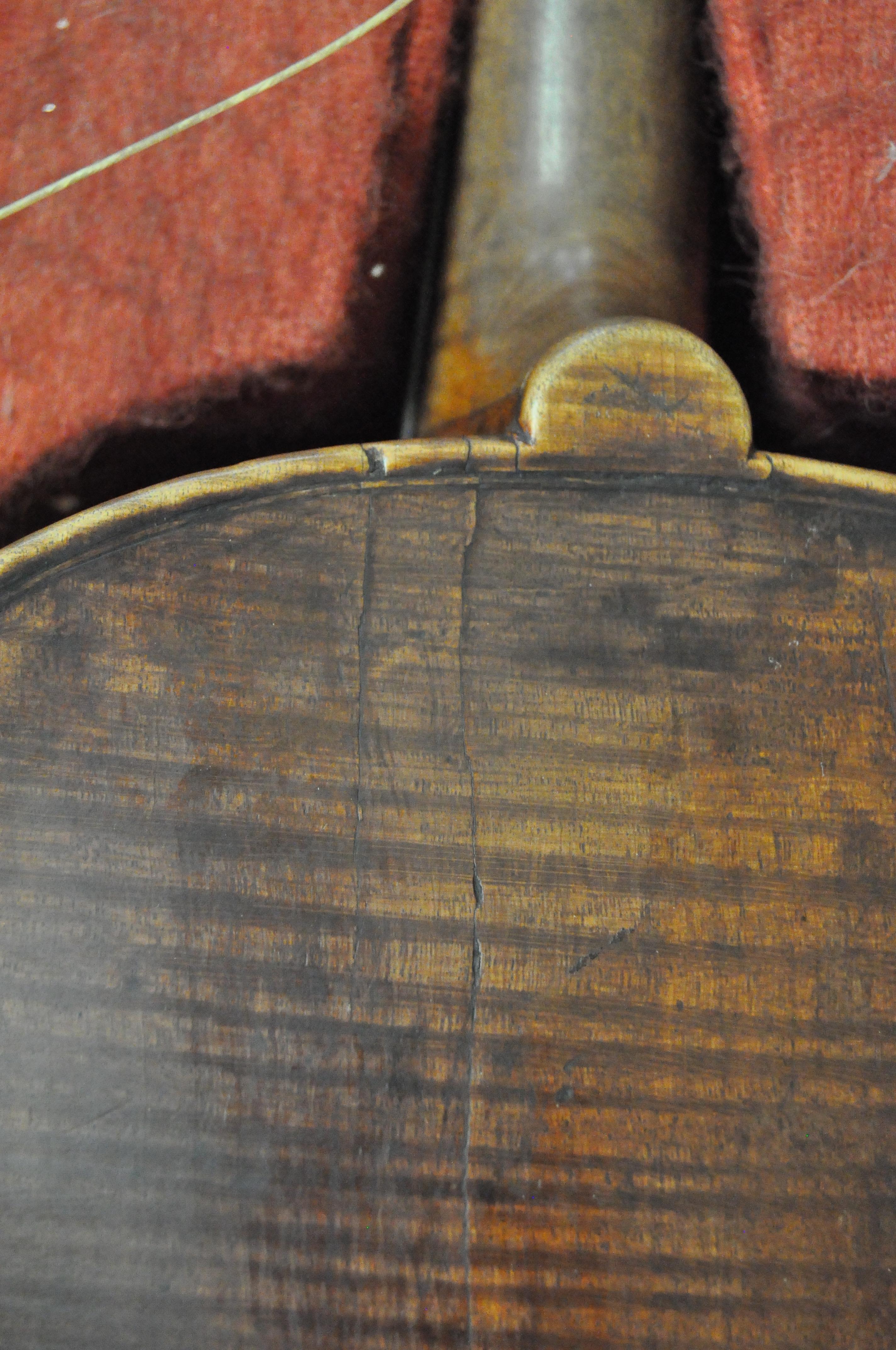 An early 20th century violin, with bow, - Image 3 of 16