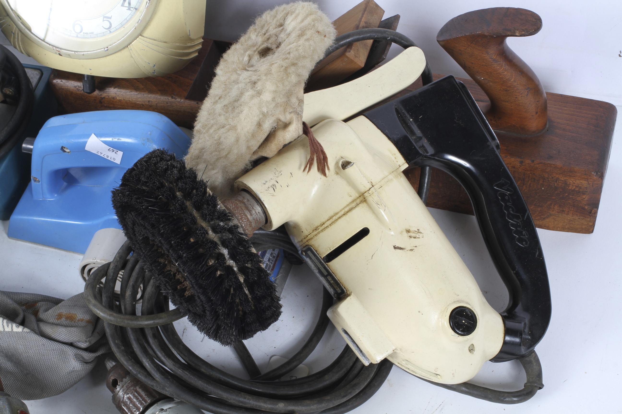 A box of tools including a Makita Power Plane, an Art Deco clock, - Image 3 of 3