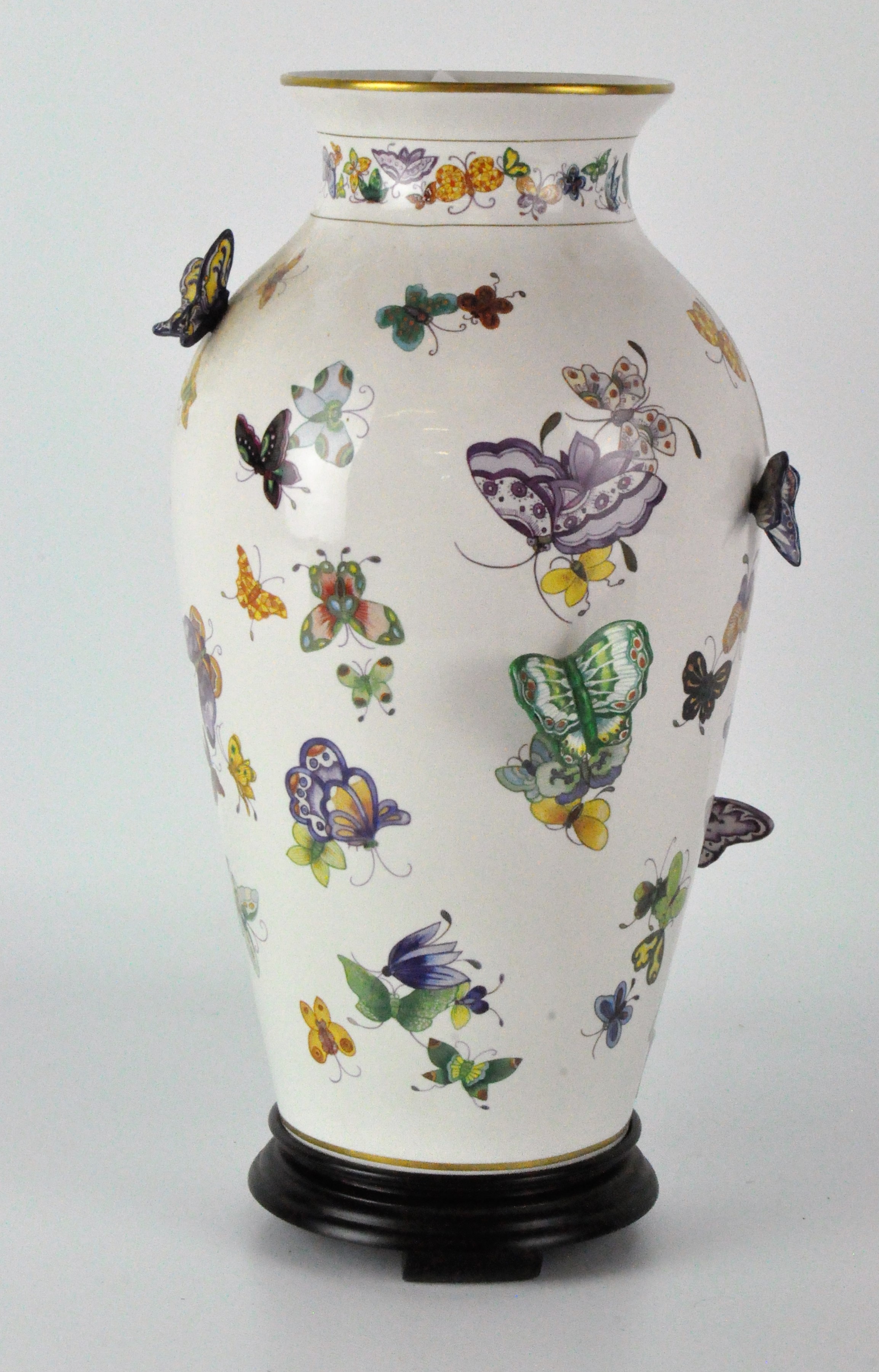 A contemporary Franklin Mint vase, titled "The Vase of a Hundred Butterflies" by Mei-lin Li, - Image 2 of 2