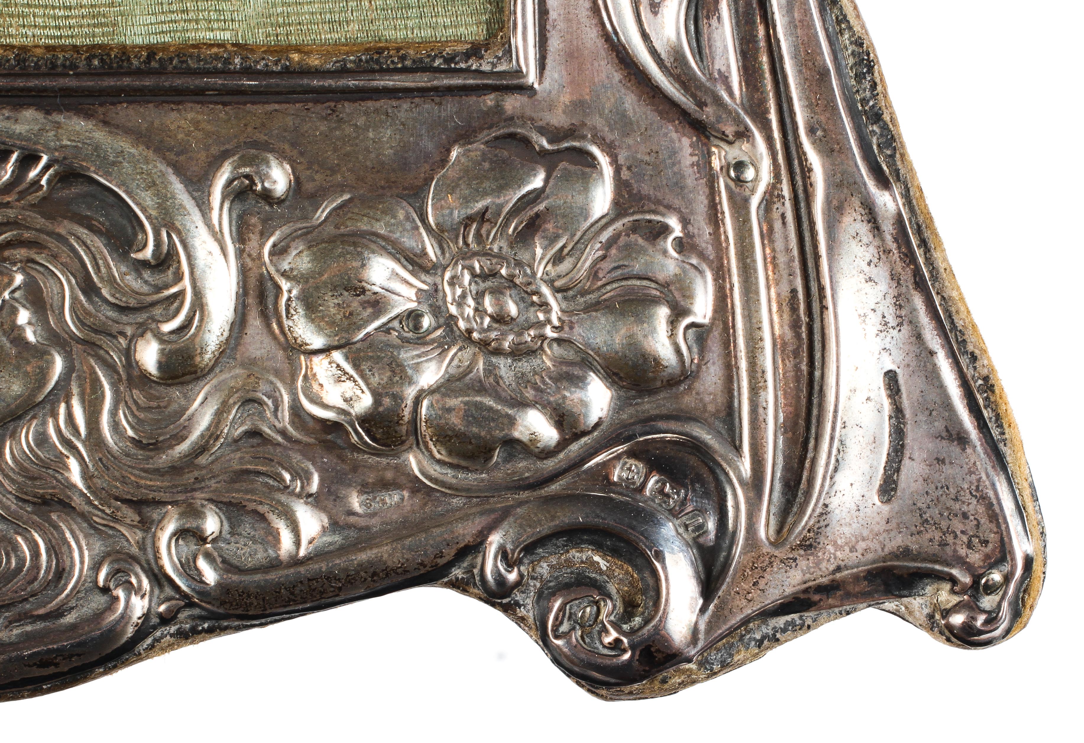 A sterling silver picture frame with Art nouveau style decoration by Samuel M Levy Birmingham 1910 - Image 2 of 2