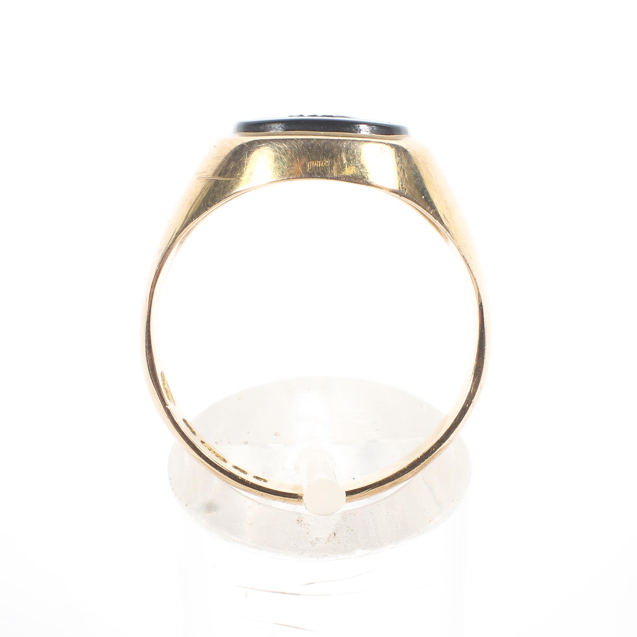 A yellow metal signet ring set with a cushion shaped embossed seal onyx. - Image 3 of 4