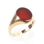 A 9ct gold signet ring set with agate, Size M 5.