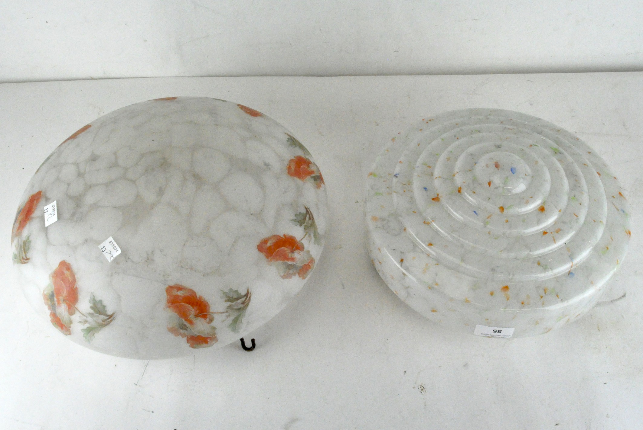 Two mid-century glass ceiling lamp shades, one being mottled glass, - Bild 2 aus 2