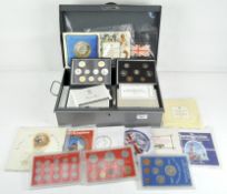 A selection of British un-circulated coinage, mostly commemorative examples,