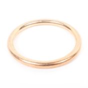 A 9ct gold teeting ring, 7.2g.