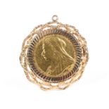A Victorian 1896 gold sovereign in a 9ct gold pierced bezel mount, 12g.