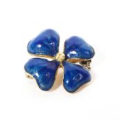 An 18ct gold and blue enamel four leaf clover brooch, 2.9g.