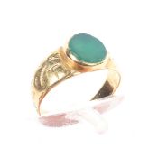 An 18ct gold and green chalcedony ring, Size G