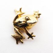 A 9ct gold frog brooch, 6.6g.