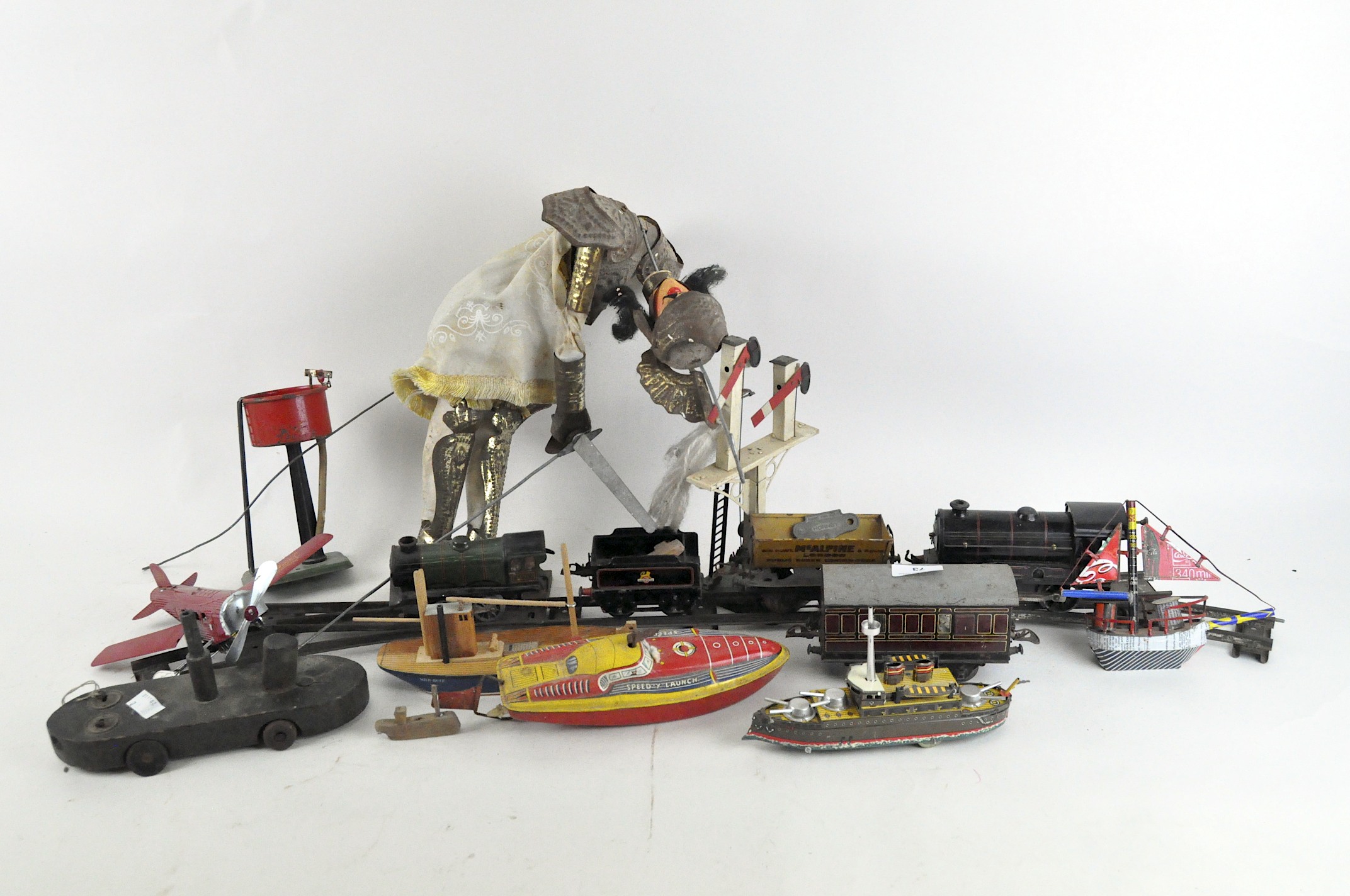 A Hornby O Gauge clockwork locomotive and tender, 0-4-0, BR black No 60199, and more