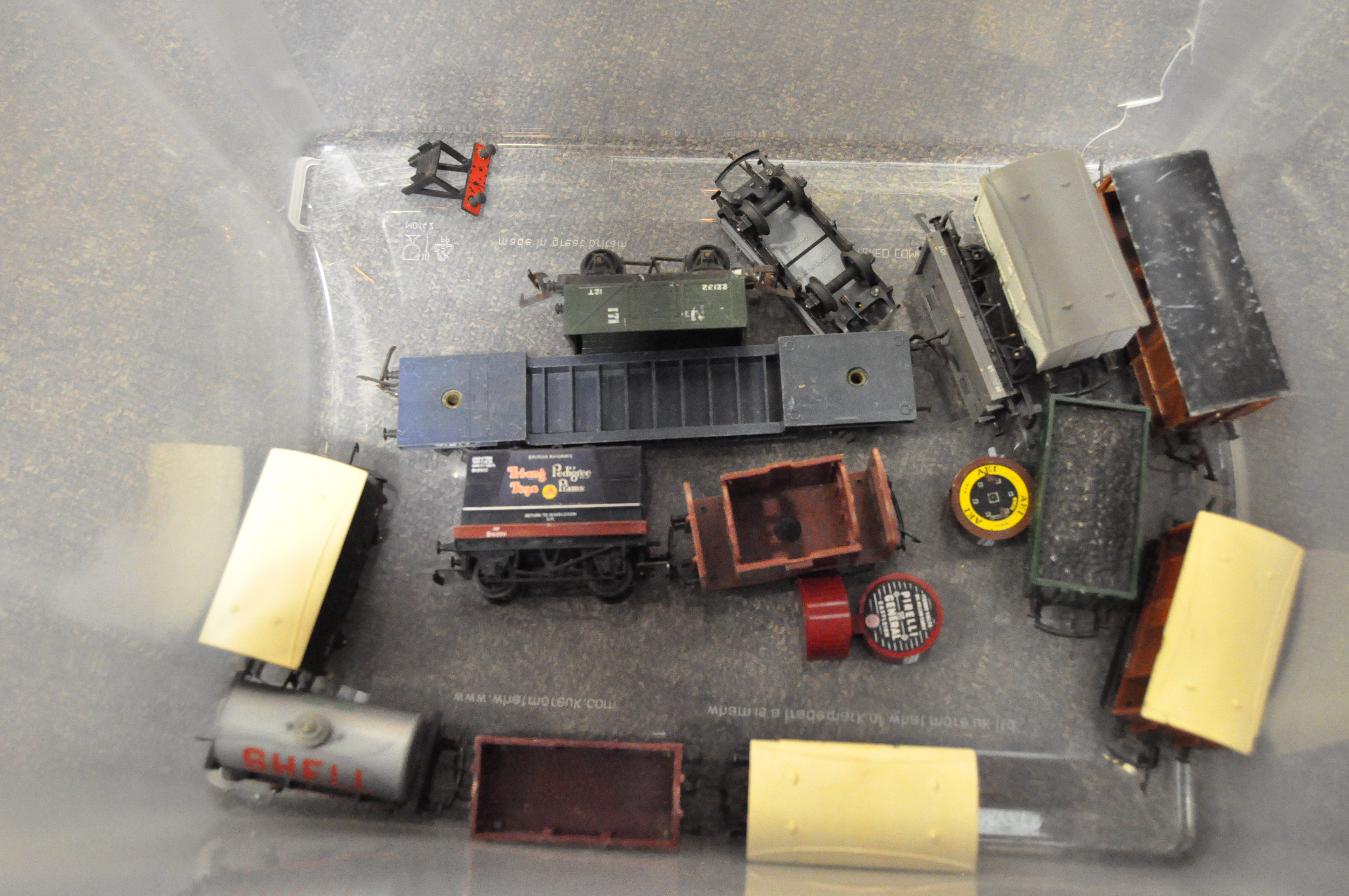 A collection of model railway vehicles, track and accessories, - Image 10 of 10