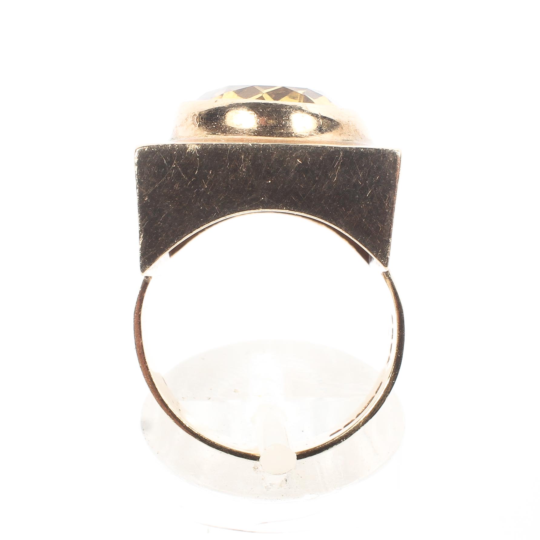 A 9ct gold panel ring set with an oval faceted citrine quartz estimated to weigh approximately 6. - Image 3 of 4